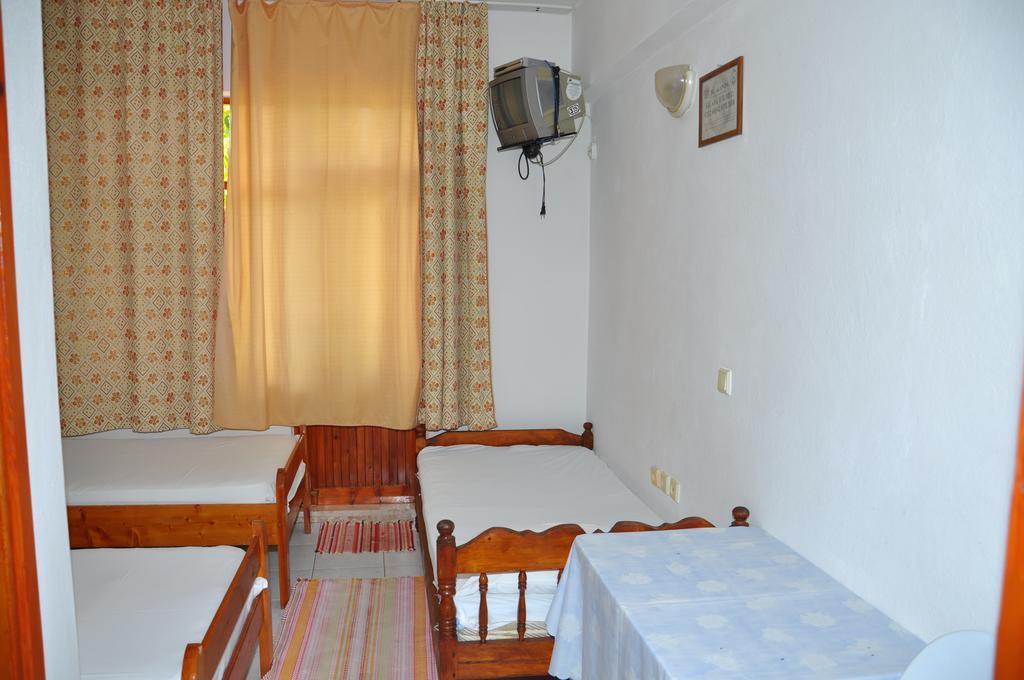 Keramos Pansiyon Finike Zimmer foto