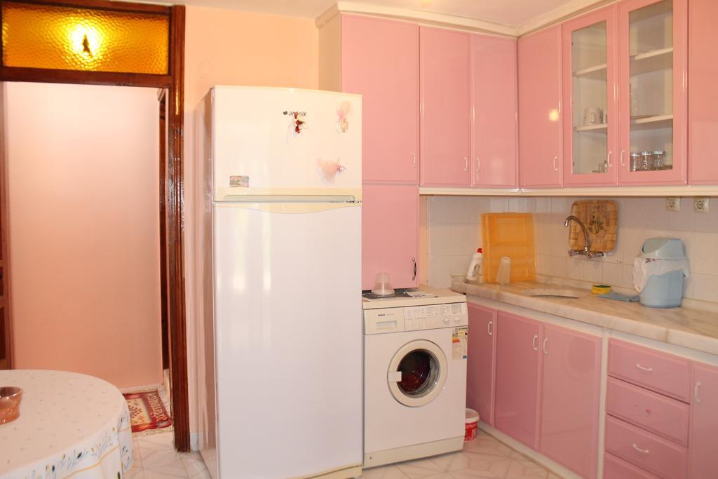 Keramos Pansiyon Finike Exterior foto